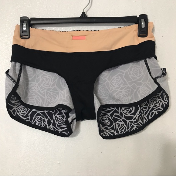 Lululemon short size 6 - Picture 8 of 9